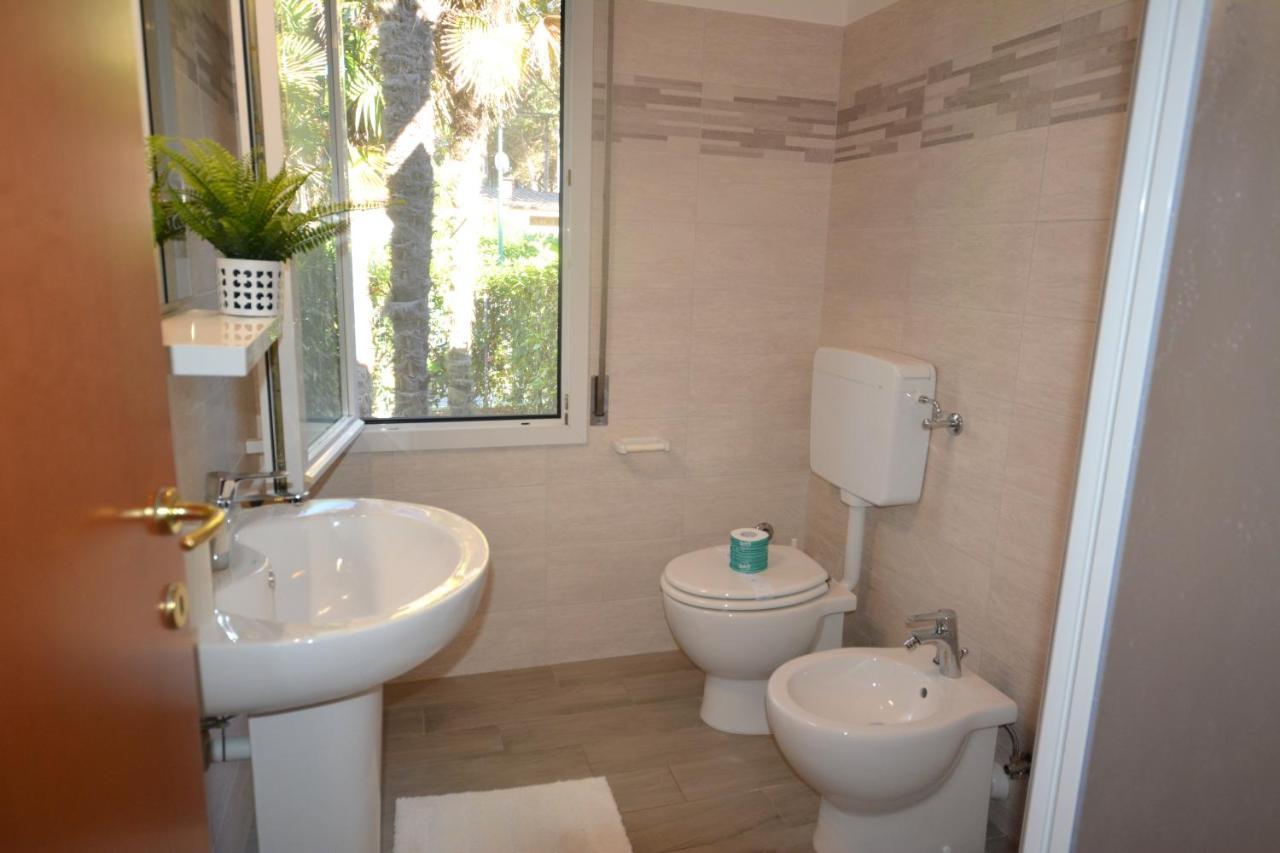 Villa A Lignano Con 2 Camere E Giardino Lignano Sabbiadoro Exterior foto