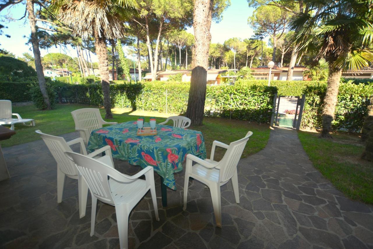 Villa A Lignano Con 2 Camere E Giardino Lignano Sabbiadoro Exterior foto